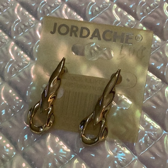 🦩NWT Pierced Style Hanging Lightweight Earring Must Have 🦩 - Picture 5 of 9